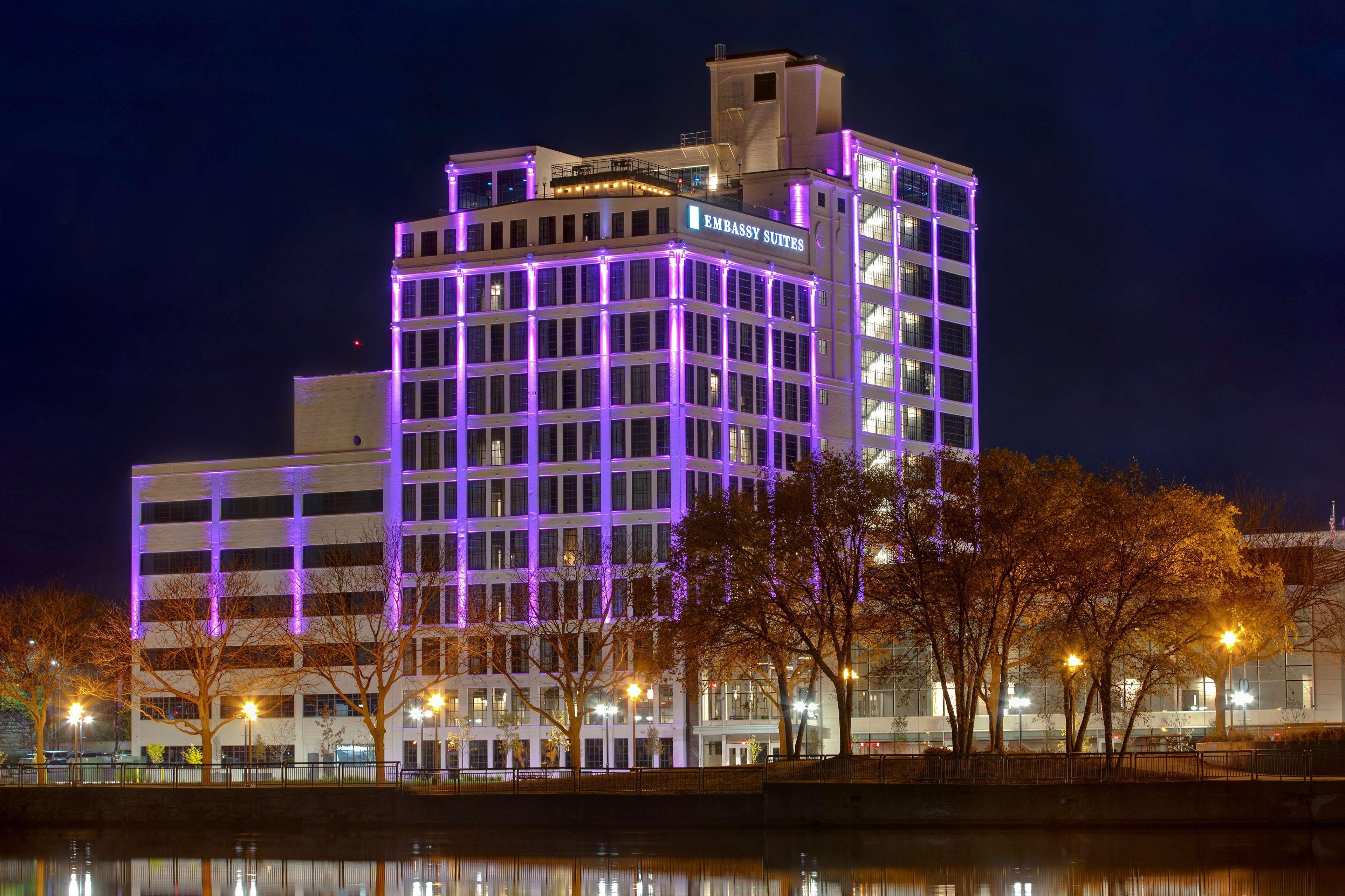 Embassy Suites By Hilton Rockford Riverfront Dış mekan fotoğraf