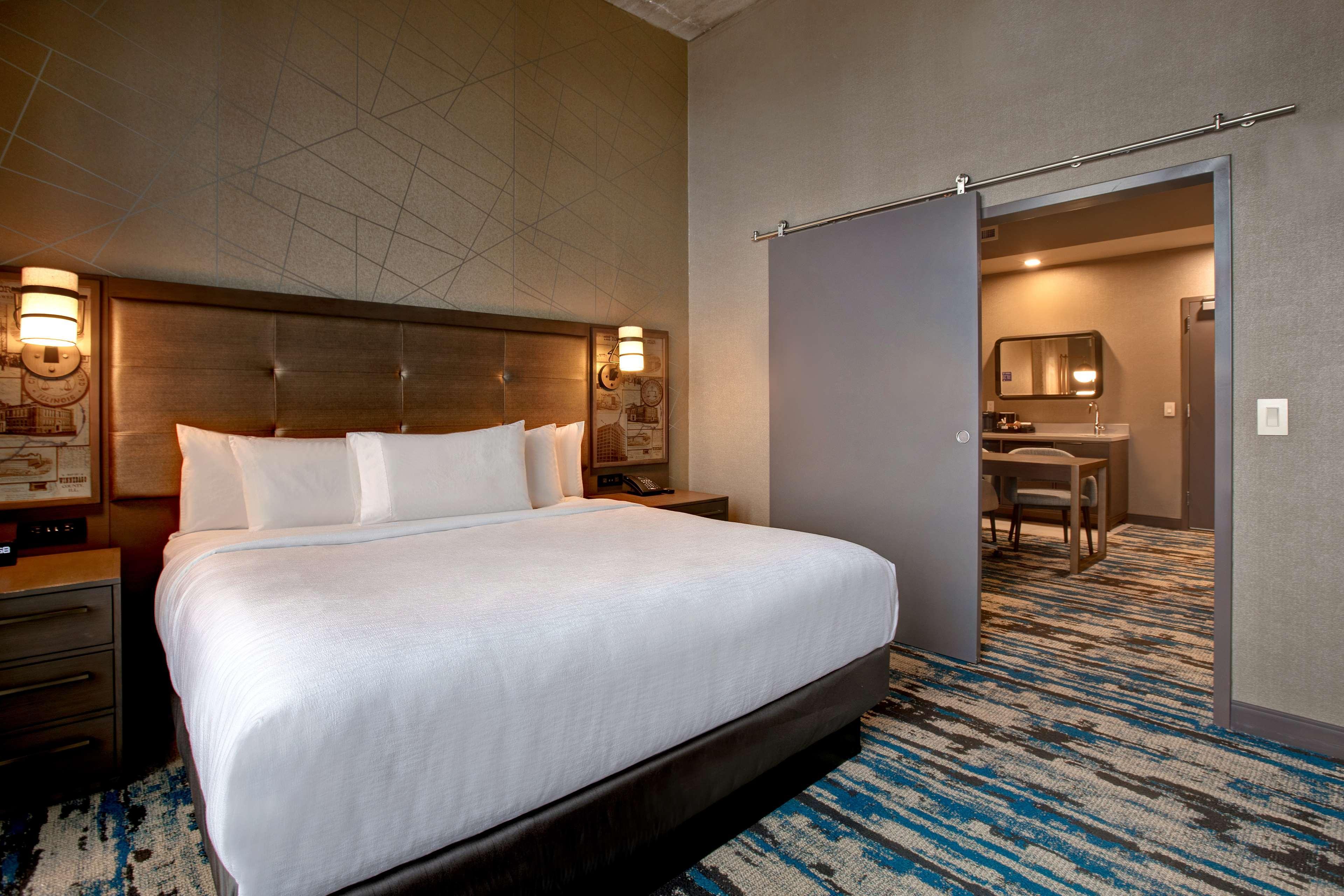 Embassy Suites By Hilton Rockford Riverfront Dış mekan fotoğraf