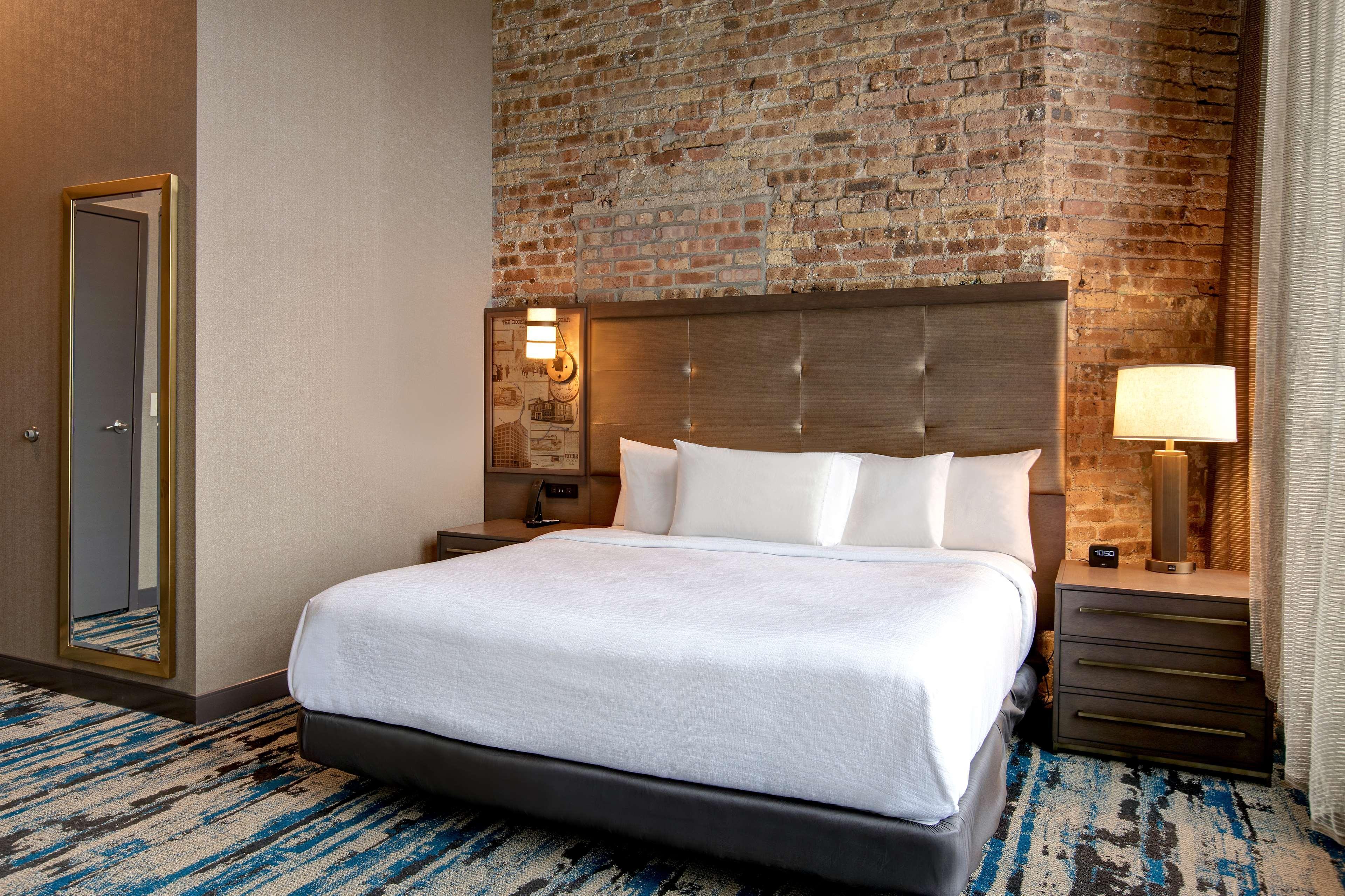 Embassy Suites By Hilton Rockford Riverfront Dış mekan fotoğraf