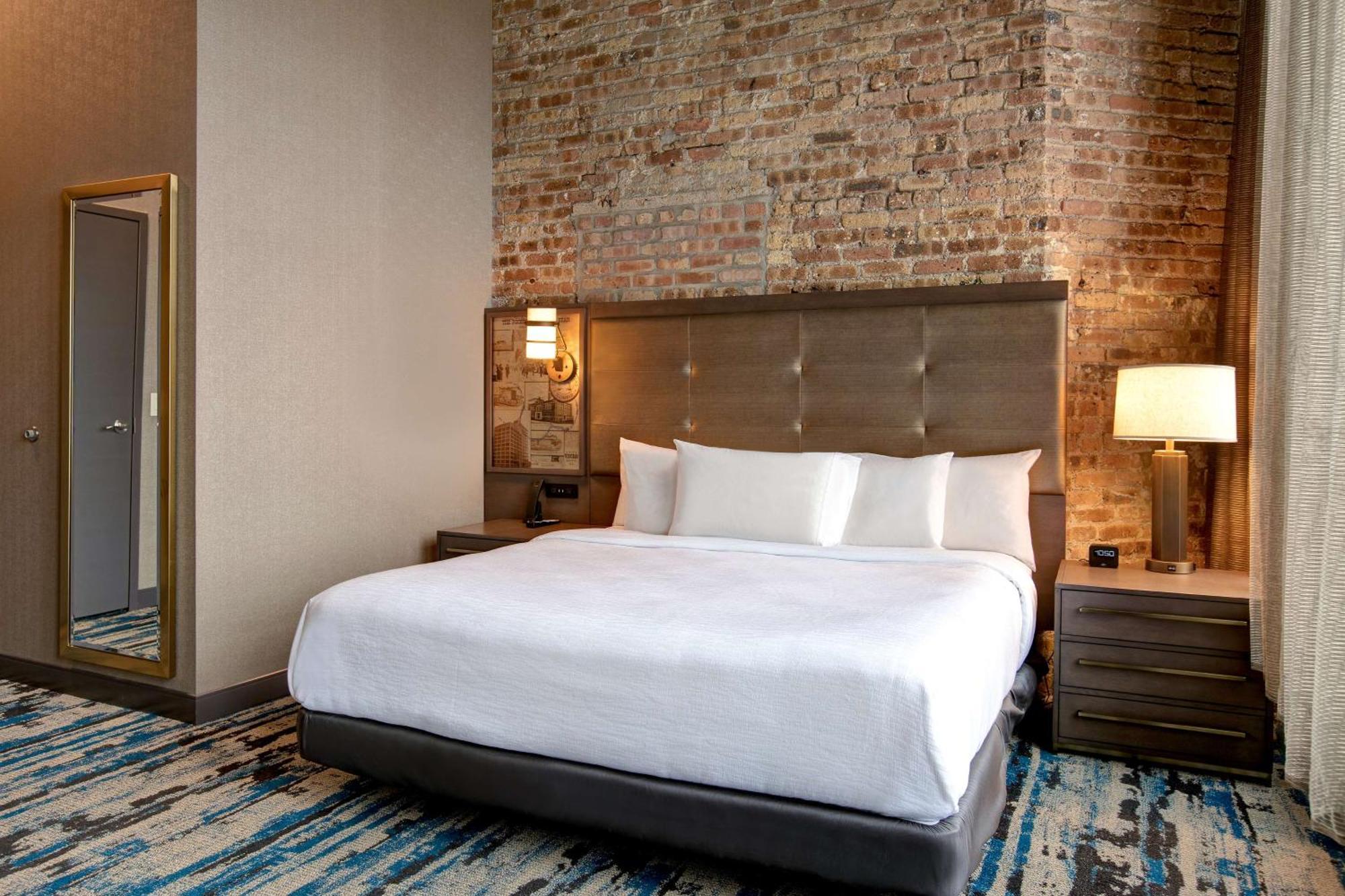 Embassy Suites By Hilton Rockford Riverfront Dış mekan fotoğraf